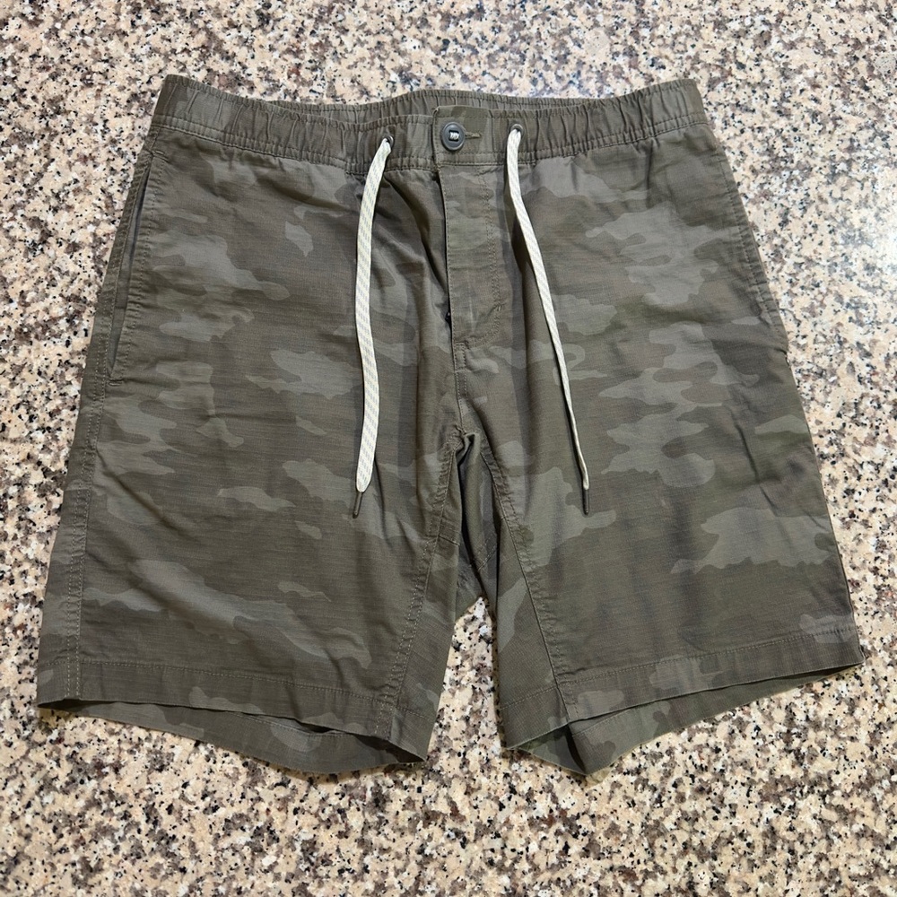 Vuori Olive Camo Drawstring Men’s Shorts